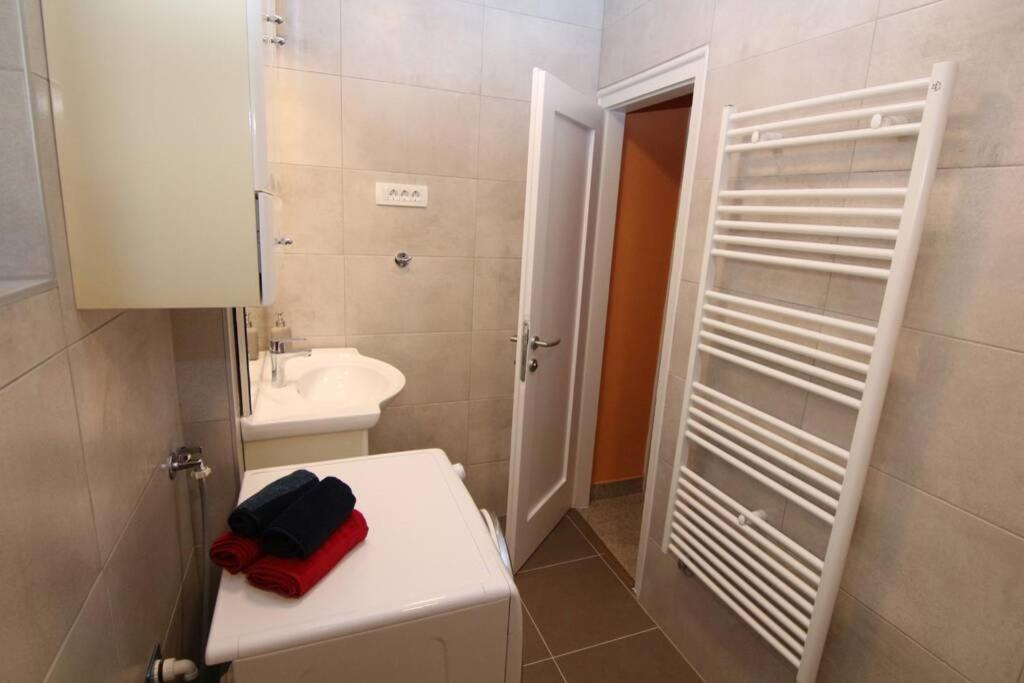 Fast Friend - Cozy Apartment In The Center With Private Garage Rijeka Exterior photo